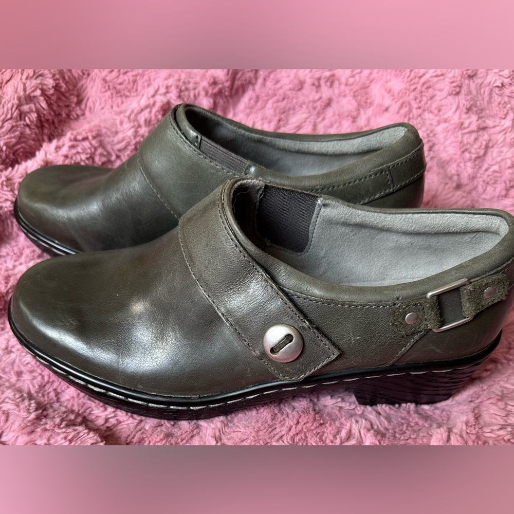 Klogs Landing Leather Clog Slip On
Buckle Accent Round Toe Slate Gray 9M